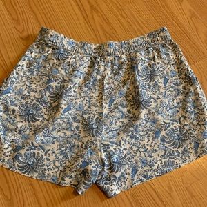 Blue and White Floral Shorts with 2 Pockets 🔥